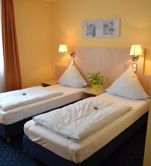 חדר סטנדרט לשלושה, Landgasthof Hock