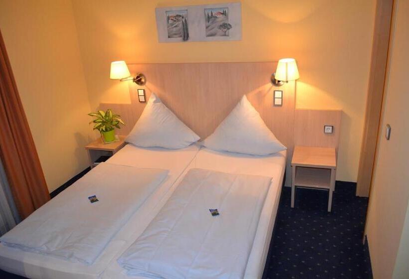 חדר סטנדרט לשלושה, Landgasthof Hock