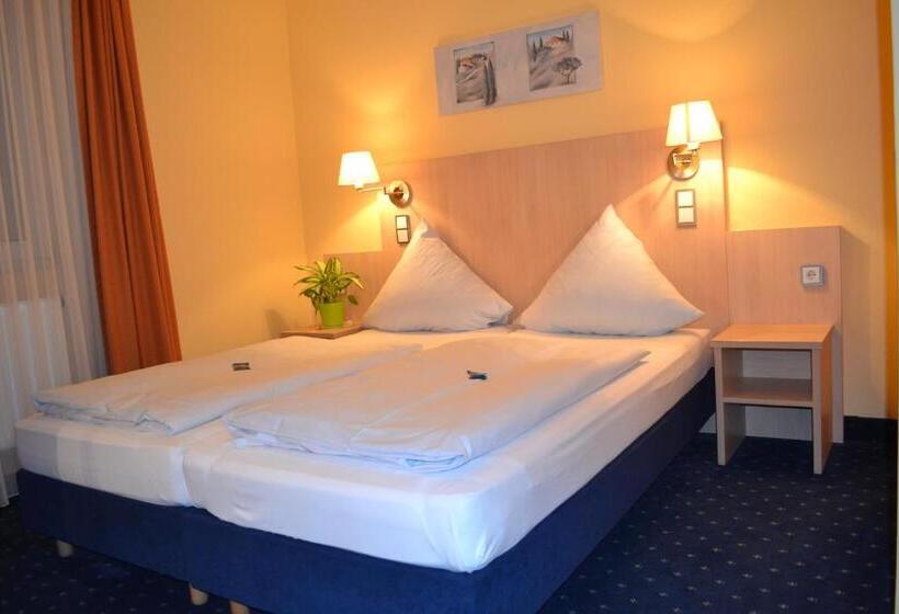 חדר סטנדרט לשלושה, Landgasthof Hock