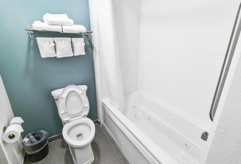 适合残疾人士使用的带超级大床的标准间, Suburban Studios By Choice Hotels Award Winning New 2024 Walk To Eateries & Grocery Ultra Sp