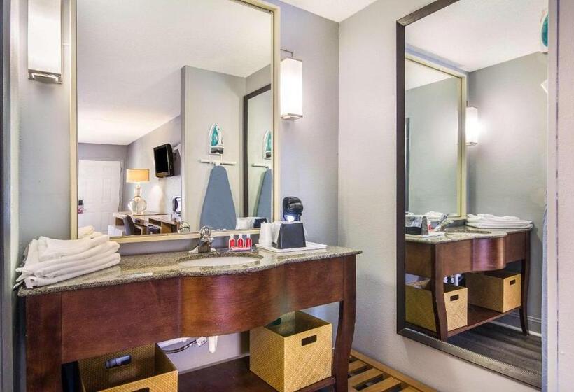 带大床的标准间, Suburban Studios By Choice Hotels Award Winning New 2024 Walk To Eateries & Grocery Ultra Sp