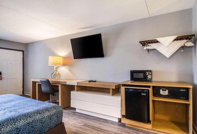 适合残疾人士使用的带超级大床的标准间, Suburban Studios By Choice Hotels Award Winning New 2024 Walk To Eateries & Grocery Ultra Sp