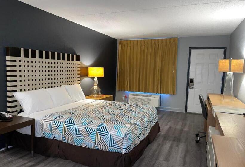 适合残疾人士使用的带超级大床的标准间, Suburban Studios By Choice Hotels Award Winning New 2024 Walk To Eateries & Grocery Ultra Sp