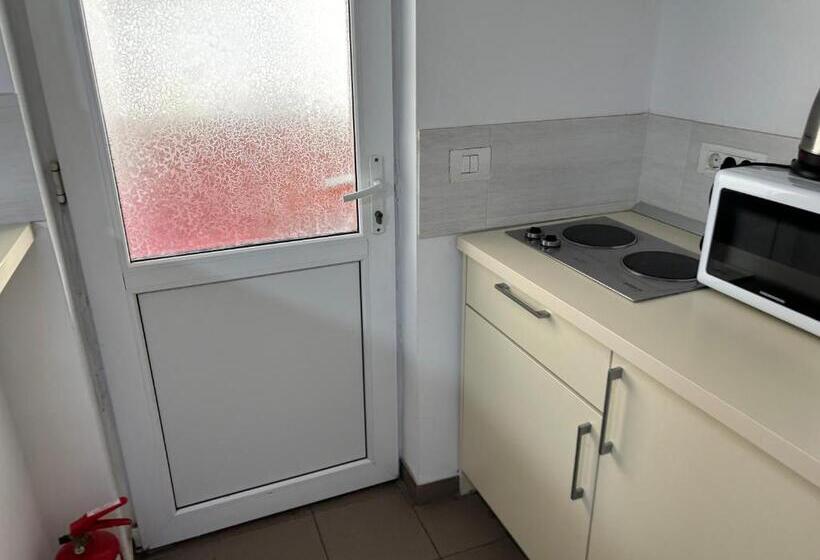 سوییت لوکس, Piata Uniri Cozy Inn