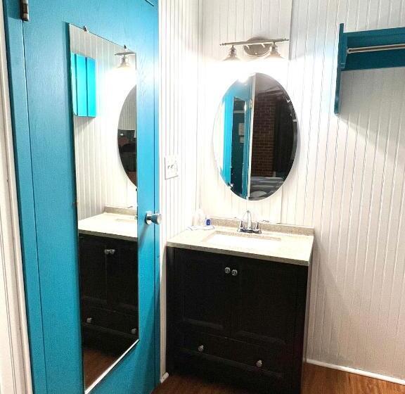 带大床的标准间, Rodeway Inn