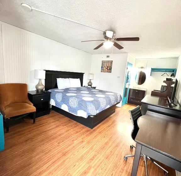 带大床的标准间, Rodeway Inn