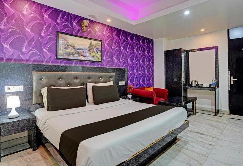 Pokój Trzyosobowy Klasyczny, Collection O Noida Saffron