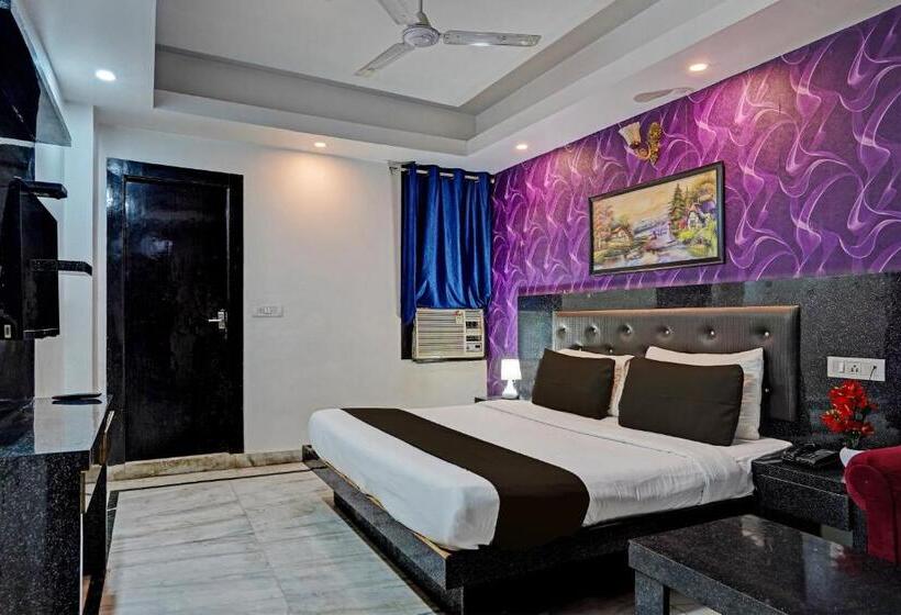 Pokój Trzyosobowy Klasyczny, Collection O Noida Saffron