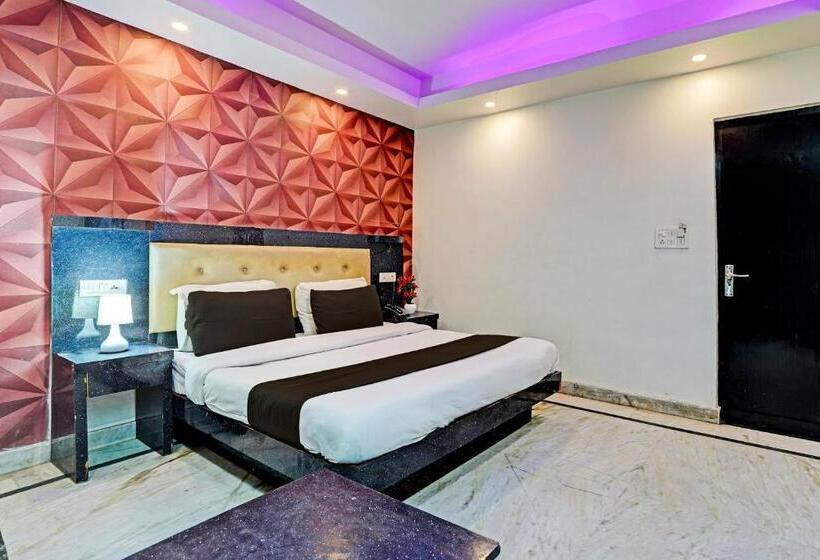 Pokój Trzyosobowy Klasyczny, Collection O Noida Saffron