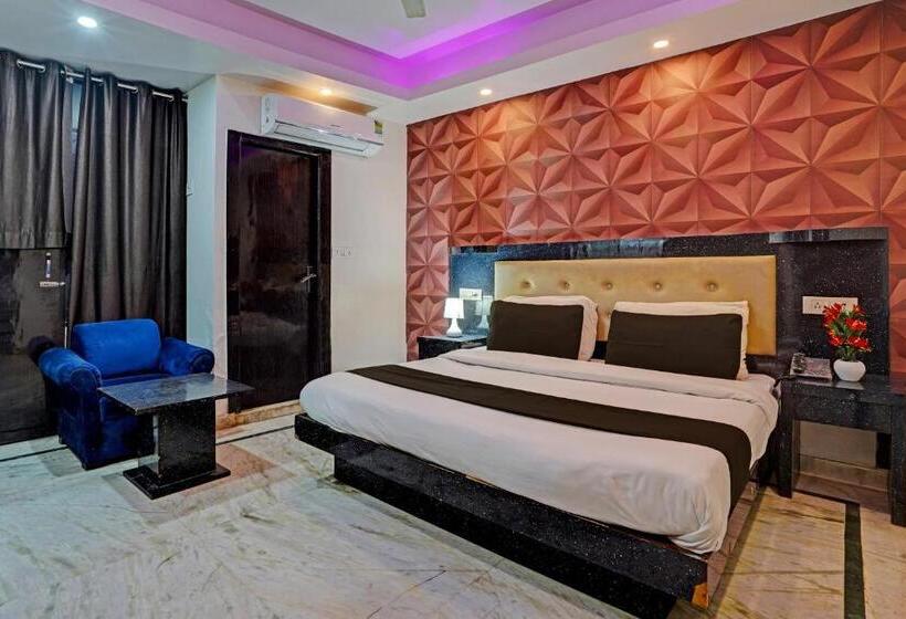 Pokój Trzyosobowy Klasyczny, Collection O Noida Saffron