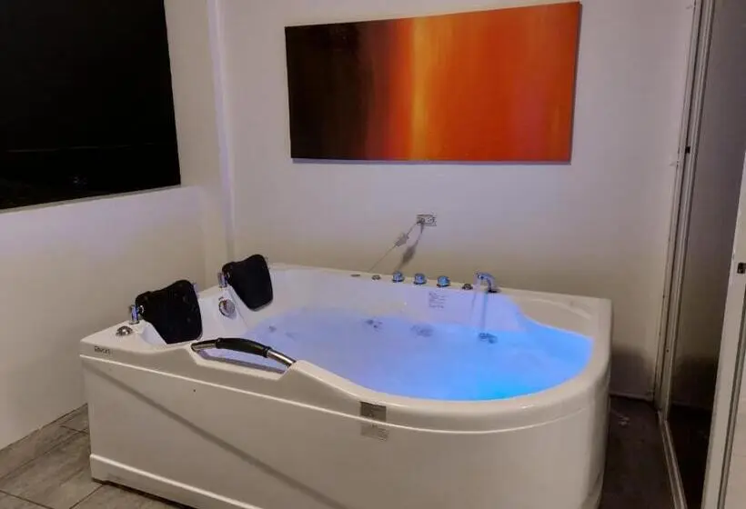 ハイドロマッサージバス付きスイート, Bonsai Jacuzzi Suites