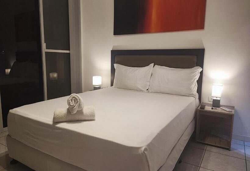 استودیوی استاندارد, Bonsai Jacuzzi Suites