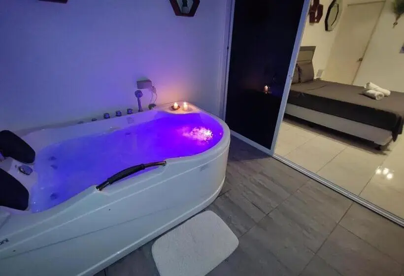 スタンダードスタジオ, Bonsai Jacuzzi Suites