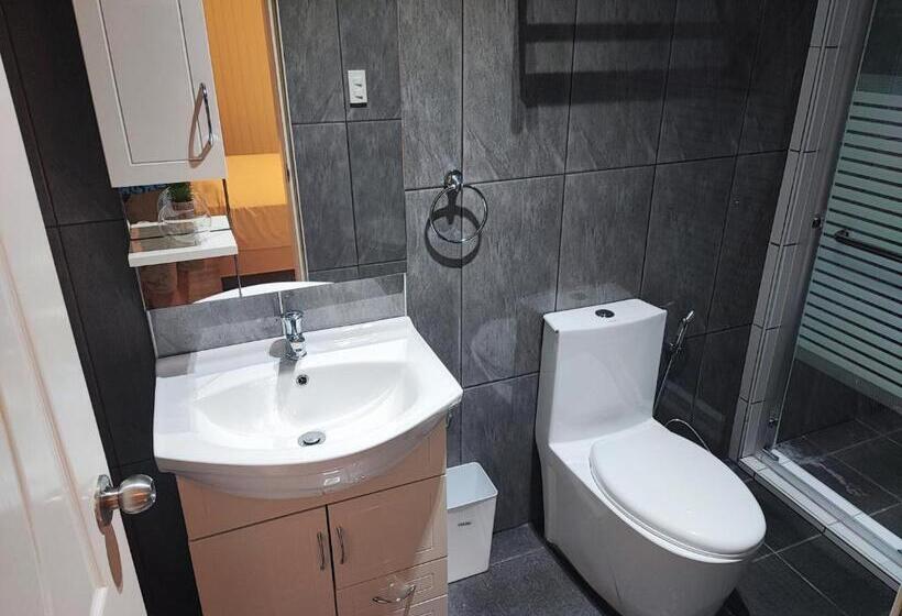 استودیوی استاندارد, Bonsai Jacuzzi Suites