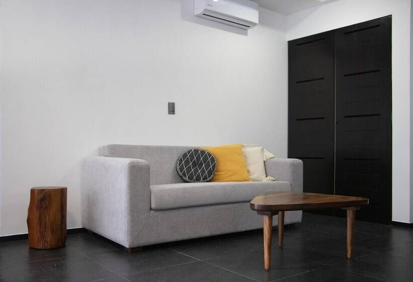 سوییت, Sole Suites