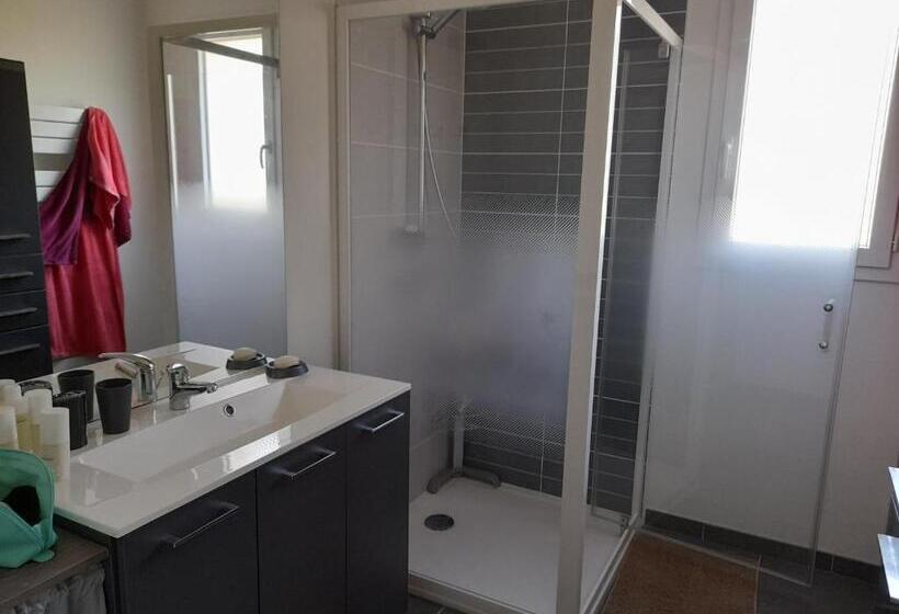 带共用浴室的标准房间, Chez Viviane