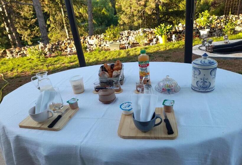 带共用浴室的标准房间, Chez Viviane