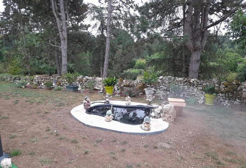 带共用浴室的标准房间, Chez Viviane