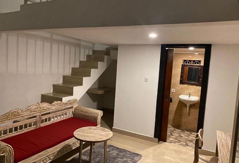 Номер Стандарт с Балконом, Odadi Guesthouse