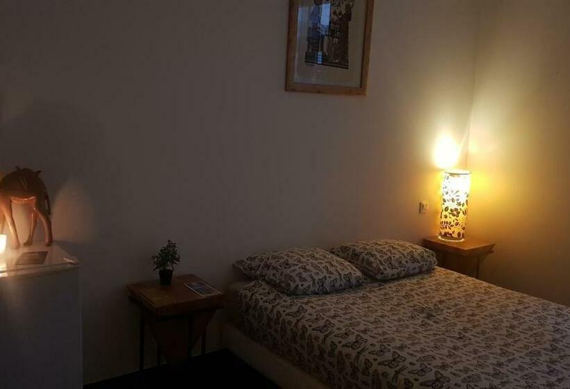 Номер Стандарт Внутренний, Les Pieds Dans L Eau