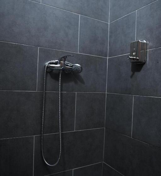 基本三人间, Anhel