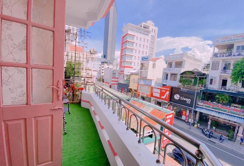 اتاق خانوادگی, Happy House Homestay