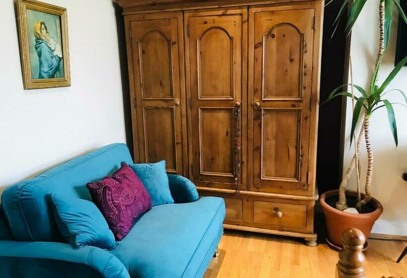 חדר סופריור עם מיטת קינג, Stunning Super King, Close To Beach, Shared Bathroom