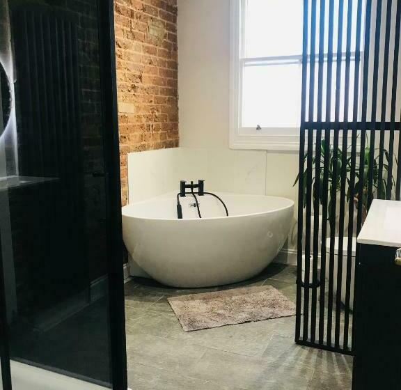 חדר סופריור עם מיטת קינג, Stunning Super King, Close To Beach, Shared Bathroom