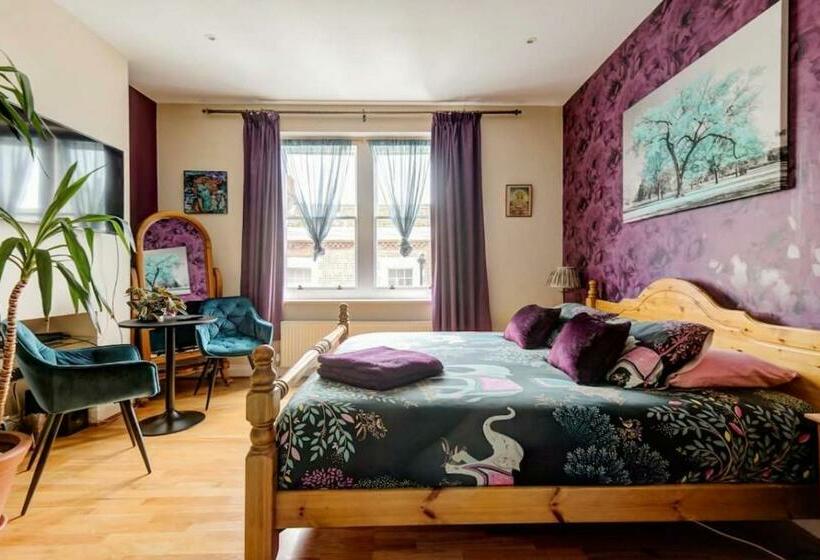 חדר סופריור עם מיטת קינג, Stunning Super King, Close To Beach, Shared Bathroom