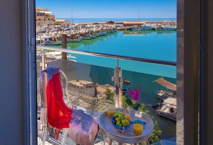 سوییت جونیور با چشم‌انداز دریا, Vittoria Luxury Rooms