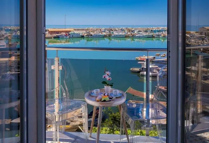 سوییت جونیور با چشم‌انداز دریا, Vittoria Luxury Rooms