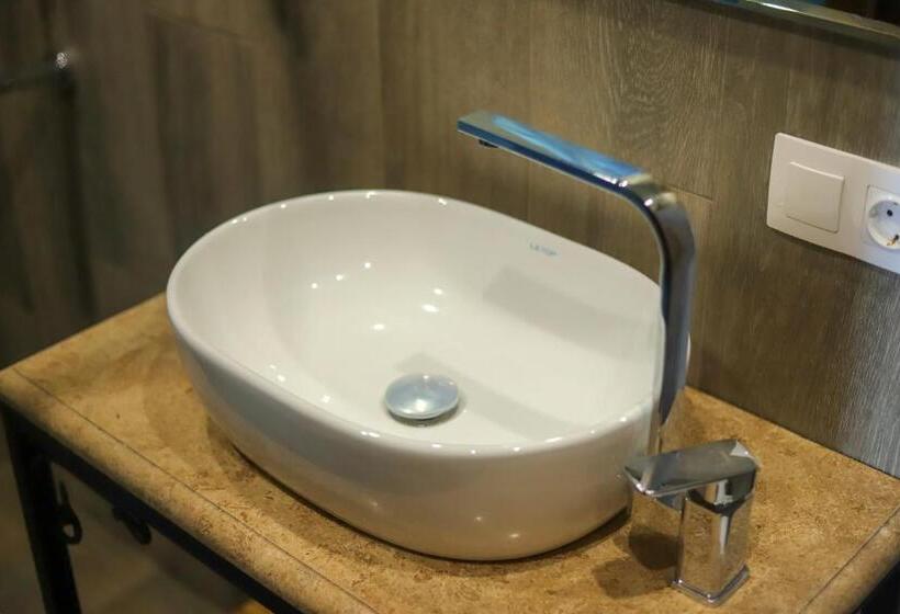 اتاق استاندارد, Nur Guest House