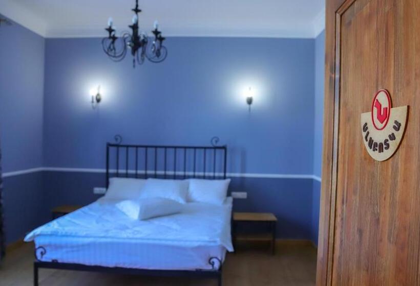 اتاق استاندارد, Nur Guest House