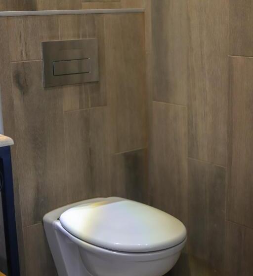 اتاق اکونومی یک تخته, Nur Guest House