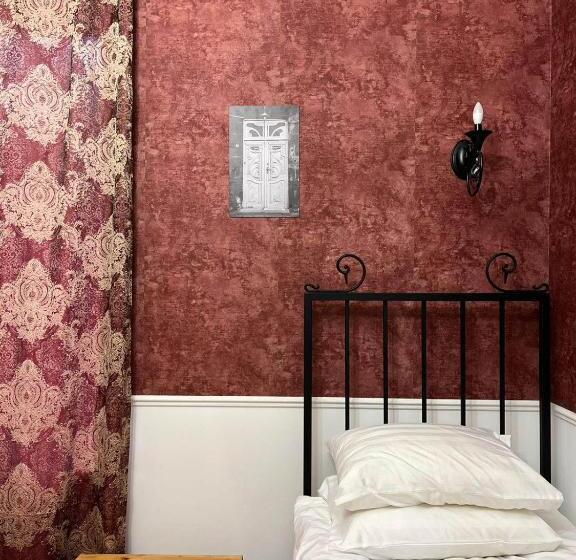 اتاق اکونومی یک تخته, Nur Guest House