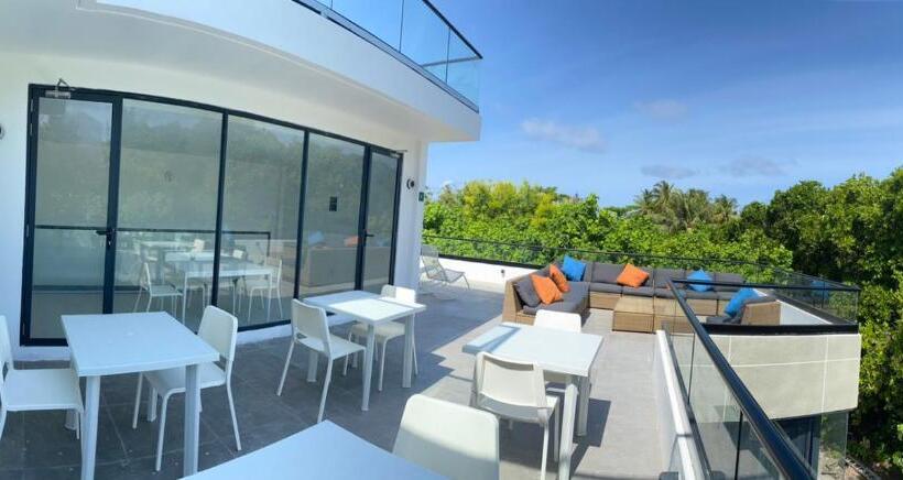 اتاق لوکس با بالکن, Unwind Dhigurah