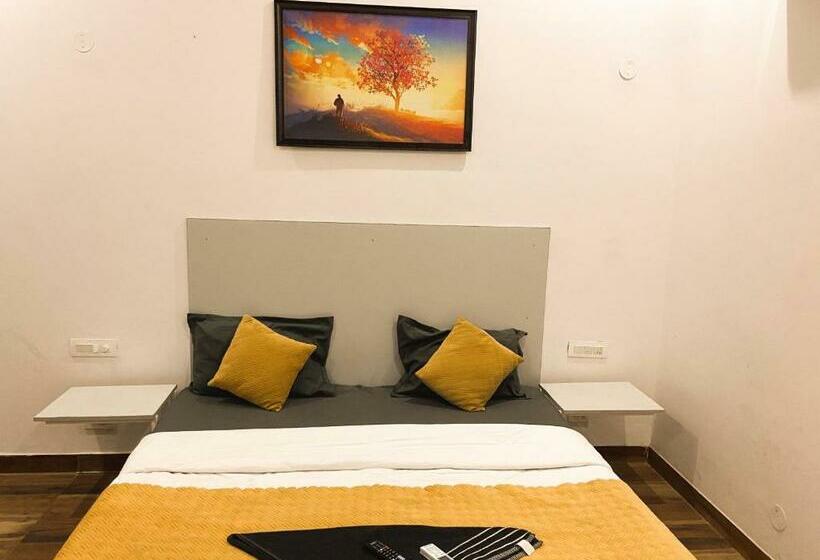 Трехместный Номер Классика, Oyo 91606  Daffodils Inn