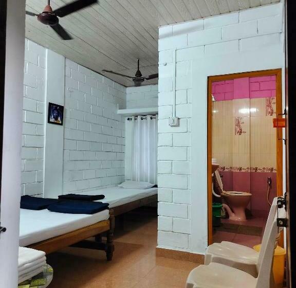 Номер Deluxe, Trishula Guest House