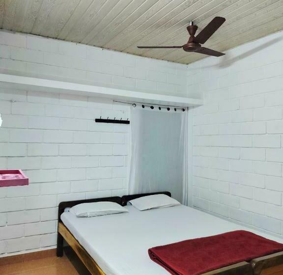 اتاق اکونومی, Trishula Guest House