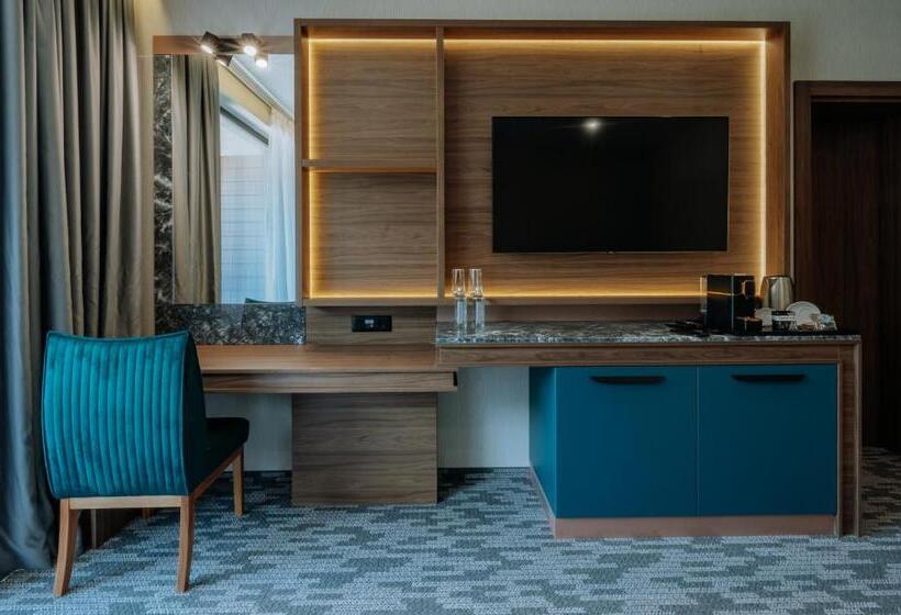 プールビュースタンダードステューディオ, Santé Spa