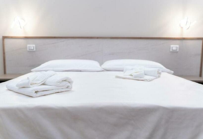 デラックストリプルルーム, B&b La Perla