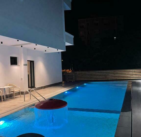 Номер Стандарт, Adria