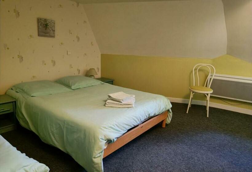 Номер Стандарт Трехместный, Hostellerie Du Chateau Bellenaves