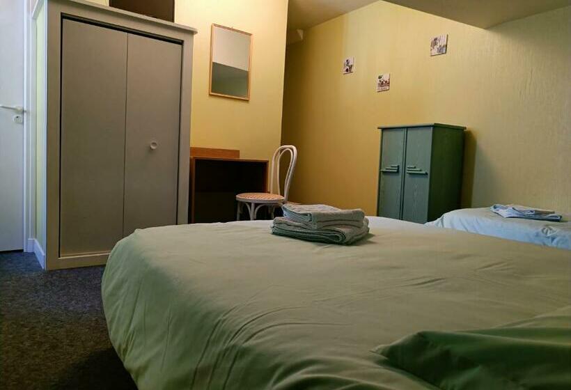 标准三人间, Hostellerie Du Chateau Bellenaves