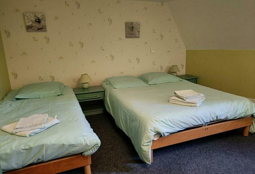 标准三人间, Hostellerie Du Chateau Bellenaves