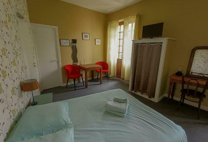 标准间带阳台, Hostellerie Du Chateau Bellenaves