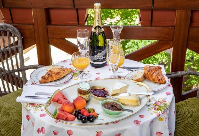 חדר סטנדרט עם מרפסת, Hostellerie Du Chateau Bellenaves