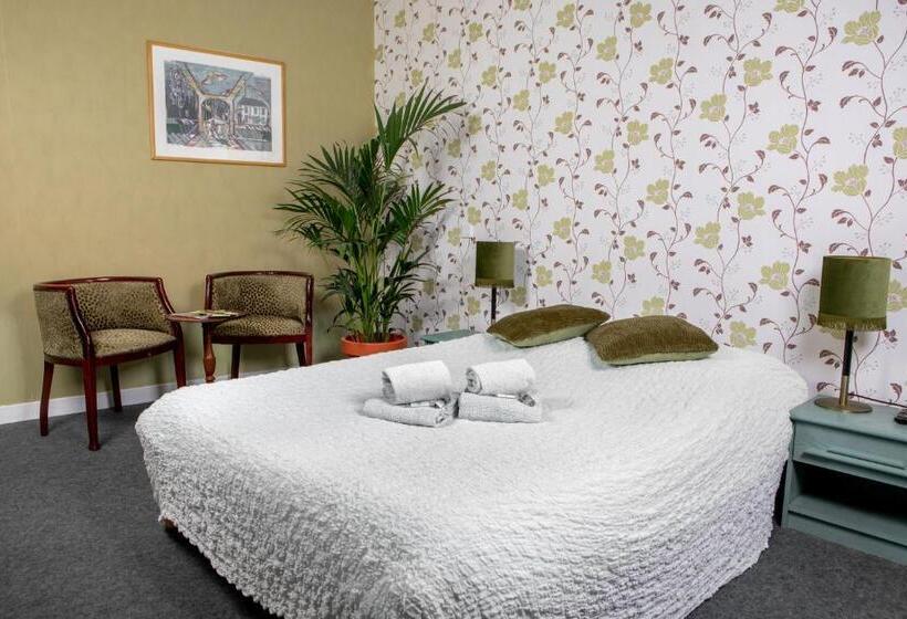 标准间带阳台, Hostellerie Du Chateau Bellenaves