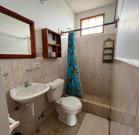 غرفة قياسية ثلاثية, Hostal Las Gardenias