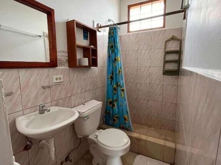 غرفة قياسية ثلاثية, Hostal Las Gardenias